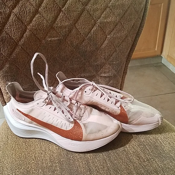 Nike | Shoes | Nike Zoom Gravity Echo Pink Lace Up Sneakers  display picture 3